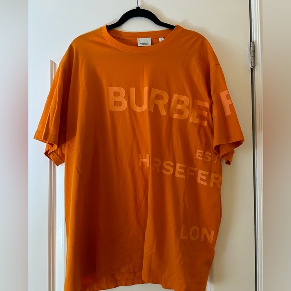 Burberry Orange Men's T-Shirt Burberry Oversized Graphic Logo T-Shirt – Size XL - Picture 3 of 6